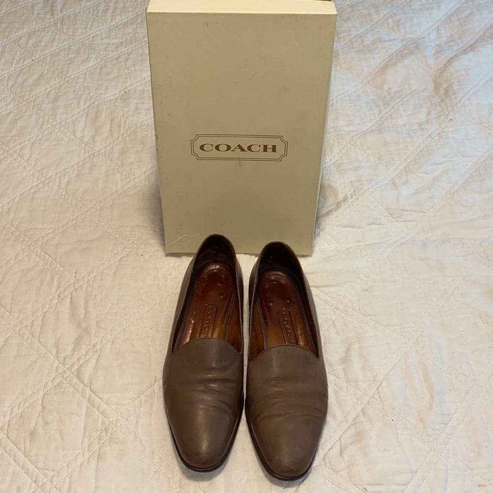 Vintage Coach light brown leather heels/loafers